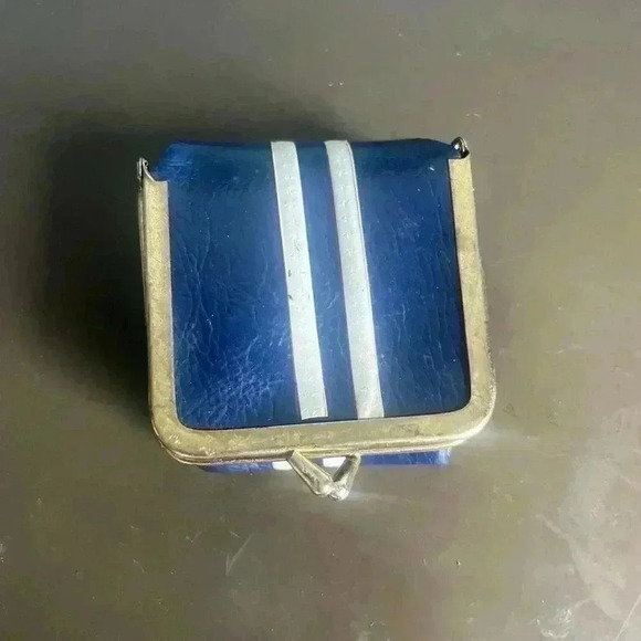 Vintage travel sewing kit. - Picture 2 of 4